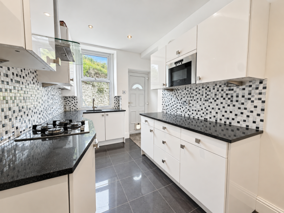 Exley Head, Keighley, BD22 7EH photo 4
