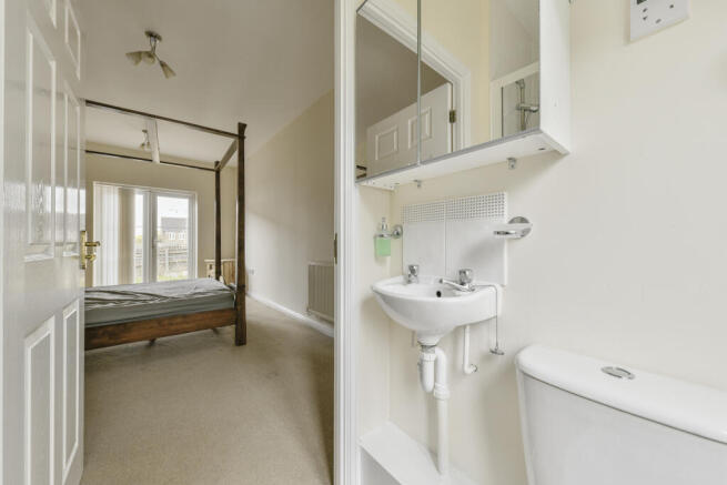 Master bedroom-Ensuite