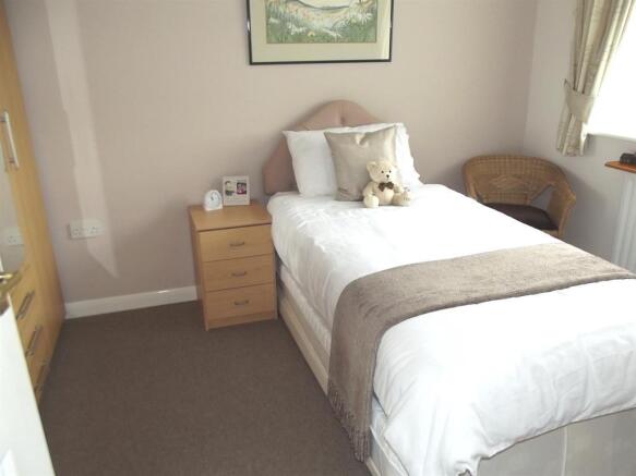 BEDROOM 2