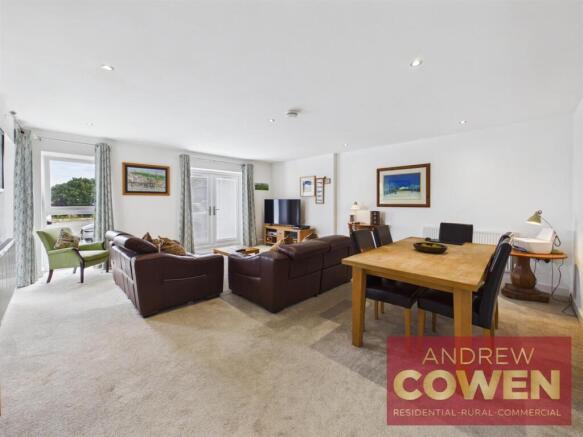 2 bed Apartment for sale Image 7