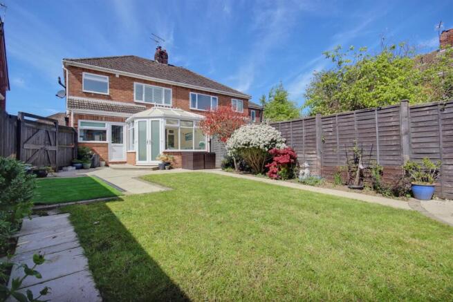 3 bed Semi-Detached for sale Image 12