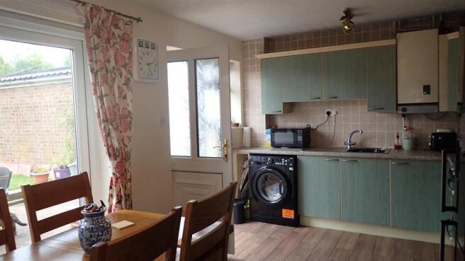Kitchen 3 .JPG