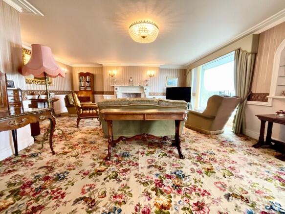 4 bed Apartment for sale Image 5