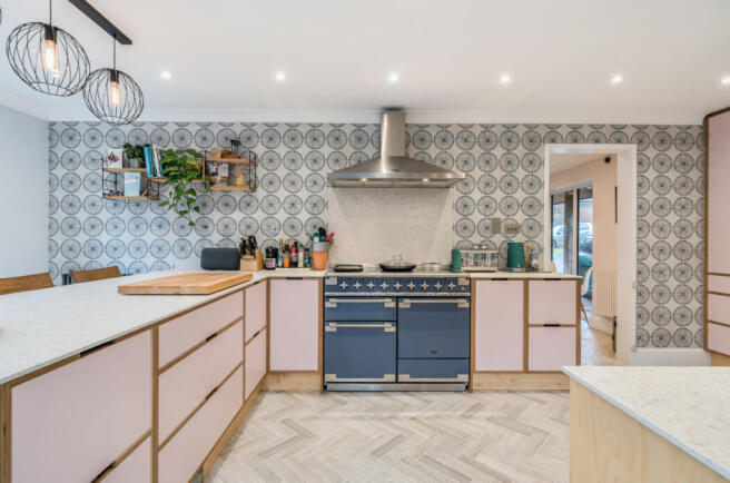 1387259-10-693867...