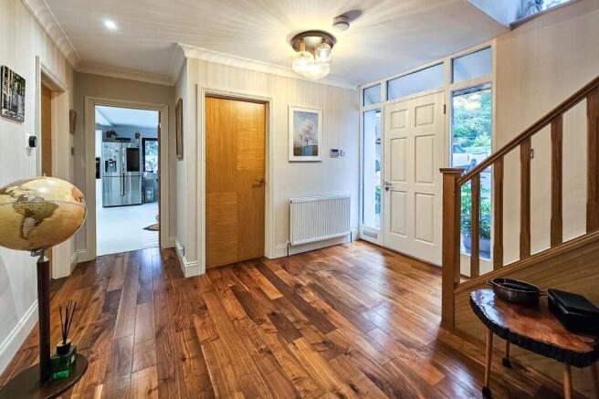 4 bed House for sale Image 8