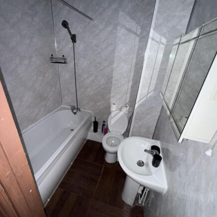3 bed Terraced to rent Image 8