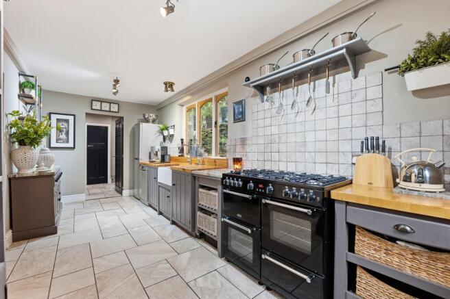 4 bed Detached for sale Image 4