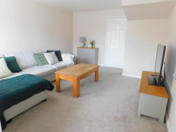 33 OXFORD CLOSE (2)