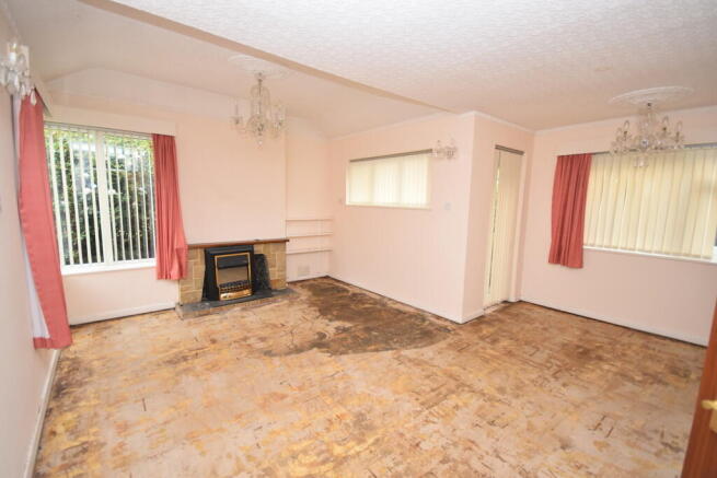 Lounge/Dining Roo...