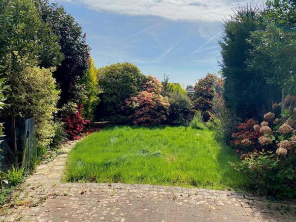 2 Glebe Close - Garden.jpg