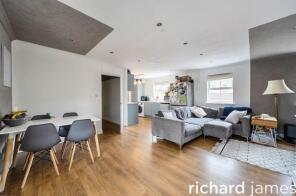 118, St Austell Way, Swindon SN2 2DQ