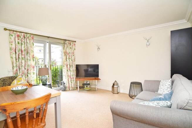 2 bed Flat for sale Image 5