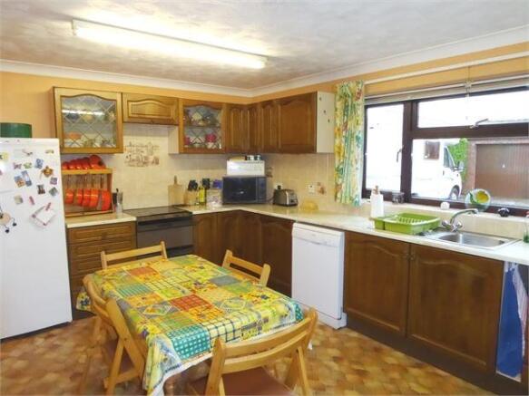 KITCHEN/BREAKFAST ROOM