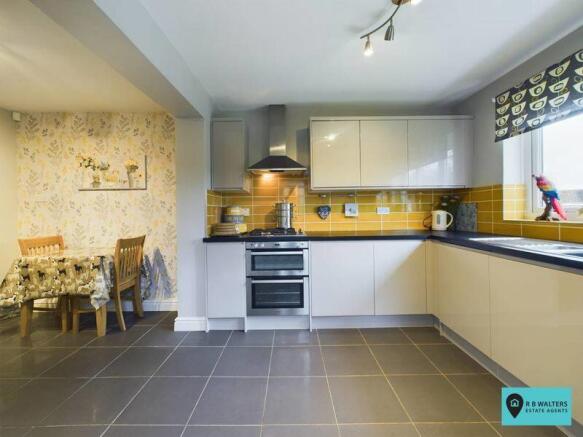 Kitchen/Breakfast Area