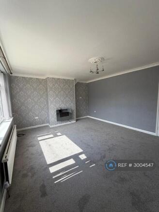 4 bed Semi-Detached to rent Image 4