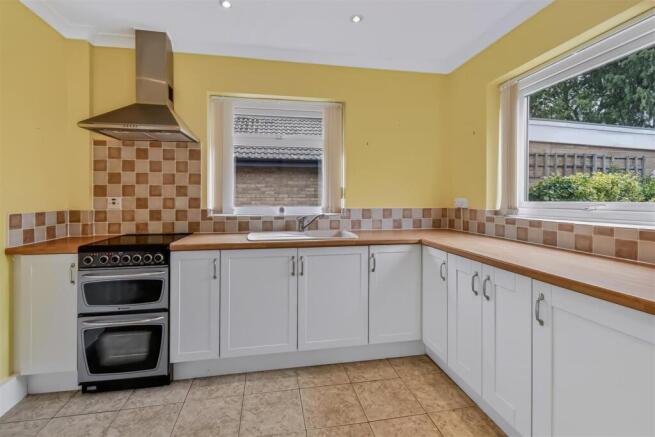 2 bed Detached Bungalow for sale Image 6