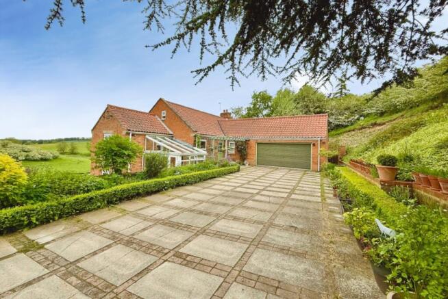 4 bed Detached for sale Image 6