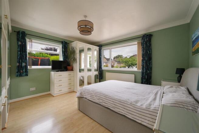 3 bed Detached Bungalow for sale Image 12
