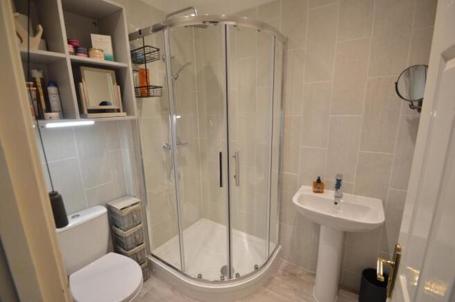 En-suite shower