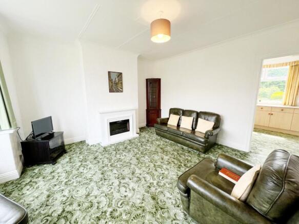 Lounge pic 1.jpg