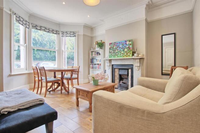 Living room 1.jpg