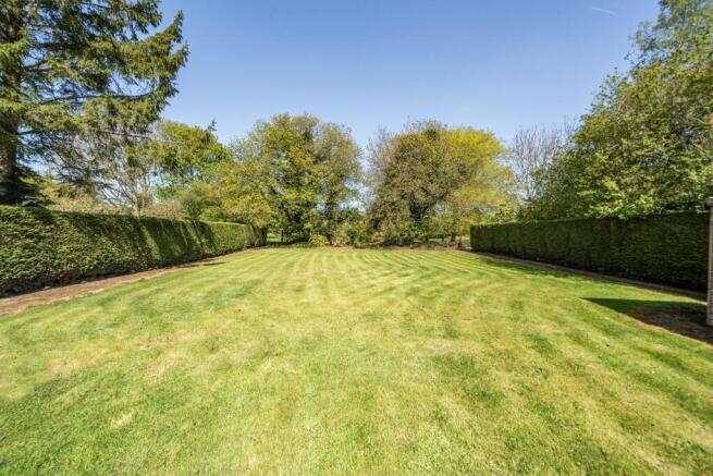 REAR GARDEN.jpg
