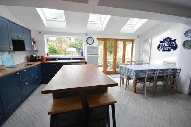 KITCHEN/FAMILY ROOM