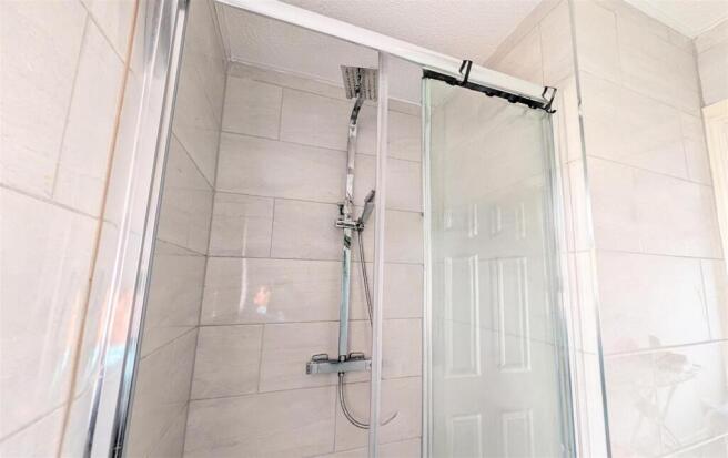 3 bed Terraced to rent Image 7