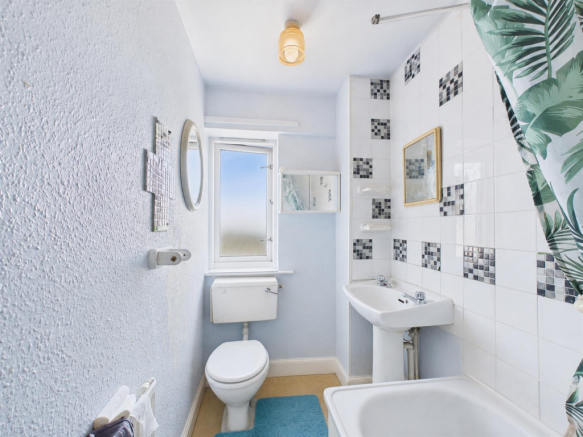 2 bed Maisonette to rent Image 4