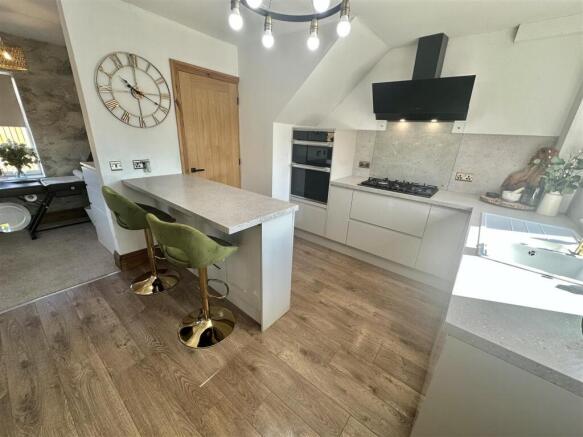 3 bed Semi-Detached for sale Image 7