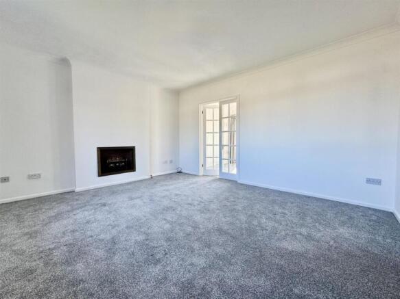 LOUNGE.jpg