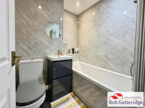 FIRST FLOOR BATHROOM