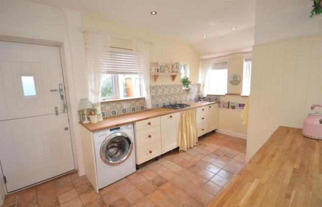 Kitchen 3.JPG