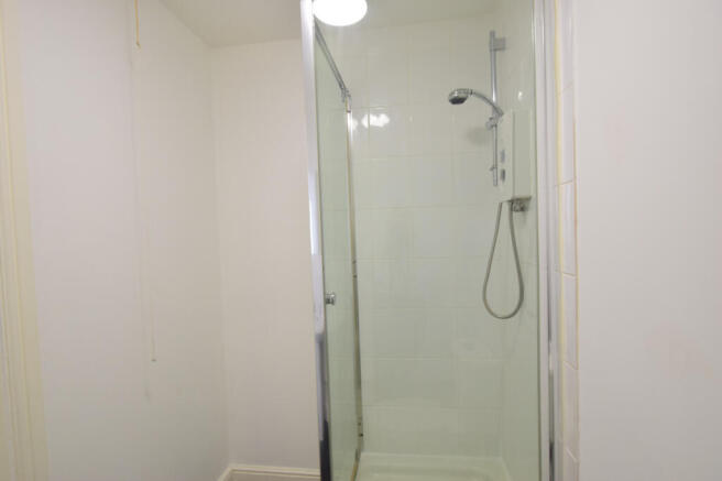 2 bed Apartment to rent Image 8