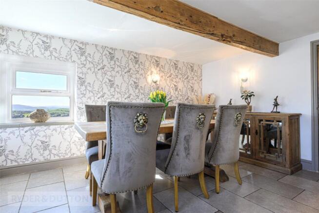 4 bed Detached for sale Image 9