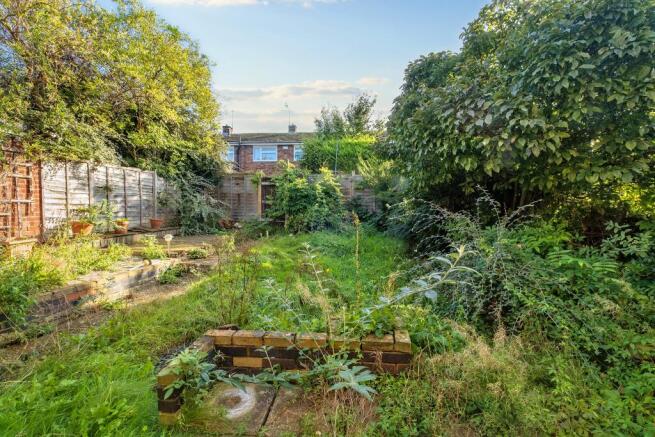 16 Blackpond Lane, Farnham Royal, Slough, SL2 3DS