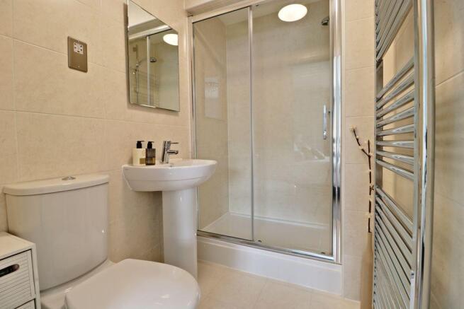 Ensuite to Bed 2