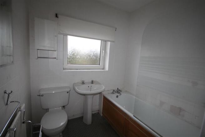 16 Churchill Road 010.JPG