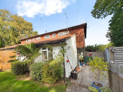 Lawday Place, Folly Hill, Farnham, Surrey, GU9