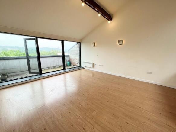2 bed Apartment for sale Image 6