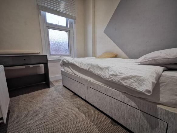 4 bed House to rent Image 7