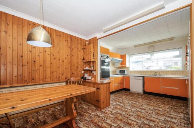 kitchen/dining room