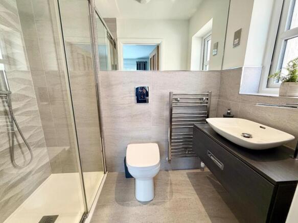 4 bed Detached for sale Image 11