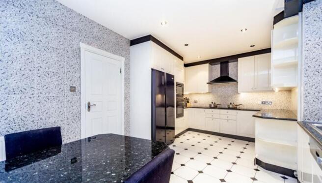 strath4-kitchen2-jpg-4