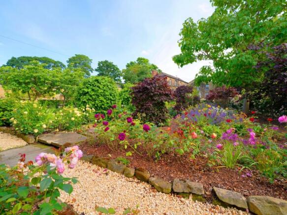 4 bed Detached for sale Image 8