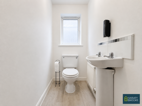 4 bed Detached for sale Image 7