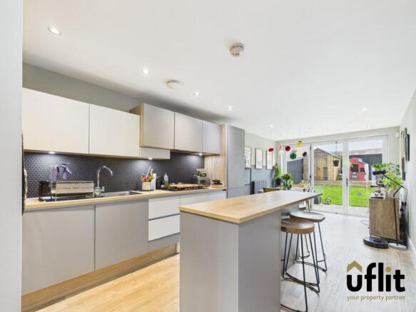 4 bed Detached for sale Image 6