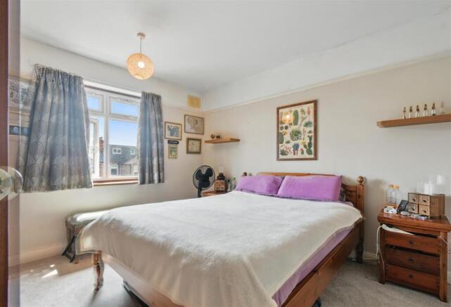 4 bed Semi-Detached for sale Image 11