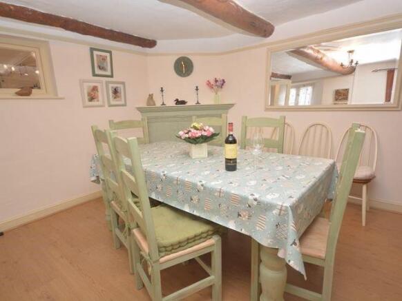 DINING ROOM 1.jpg