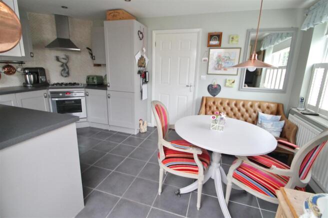 Kitchen/ Dining Room